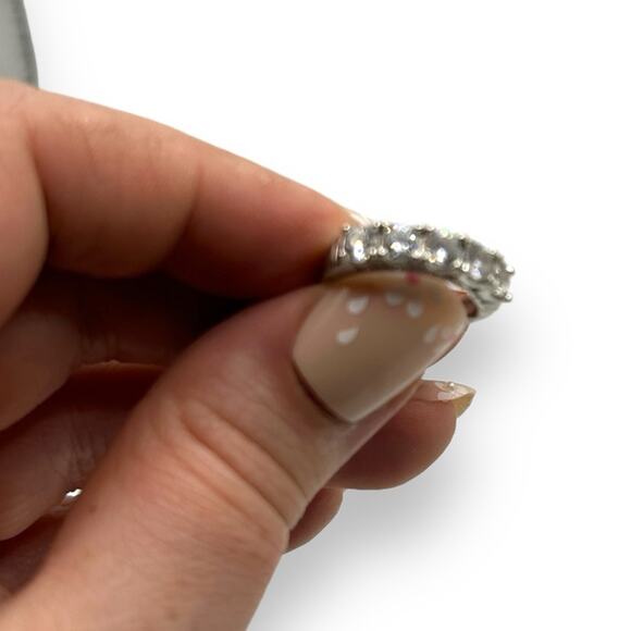 Macy's Cubic Zirconia Ring Size 5 Round Cut Multi Stone Wedding Band Engagement - Picture 3 of 7